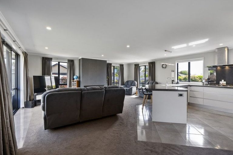 Photo of property in 9 Huetu Place, Bell Block, New Plymouth, 4312