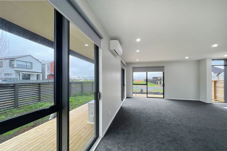 Photo of property in 16 Yellow Pear Lane, Karaka, 2578