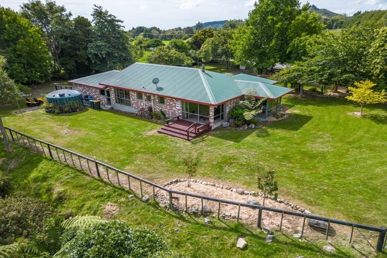 Photo of property in 266 North Manakau Road, Manakau, Levin, 5573