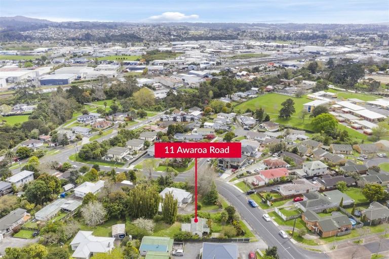 Photo of property in 11 Awaroa Road, Sunnyvale, Auckland, 0612