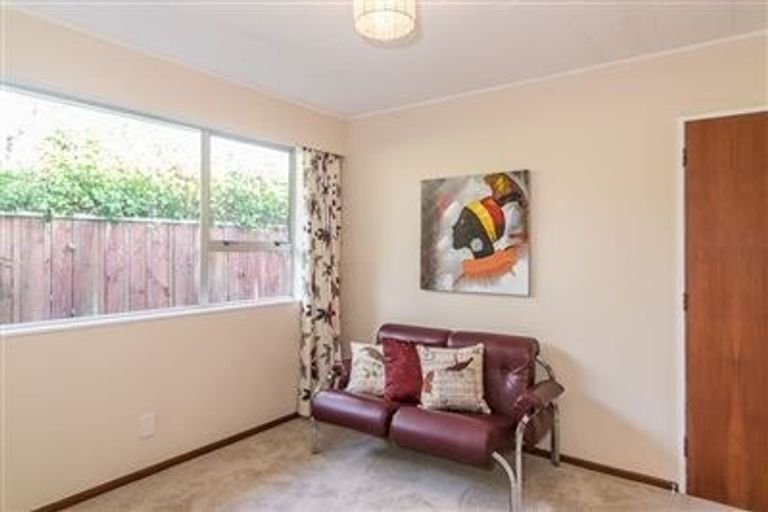 Photo of property in 16a Nola Avenue, Raumati Beach, Paraparaumu, 5032