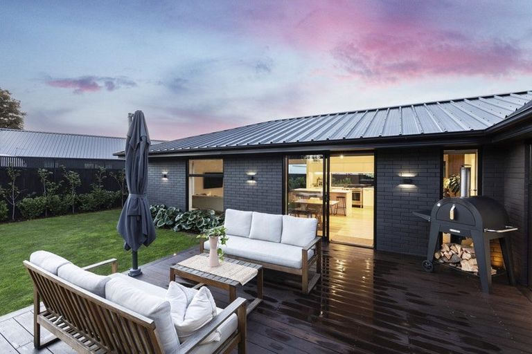 Photo of property in 7 Winning Post Place, Halswell, Christchurch, 8025