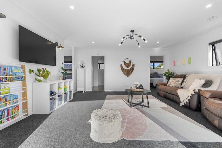 Photo of property in 23 Dreaver Drive, Waitara, 4320