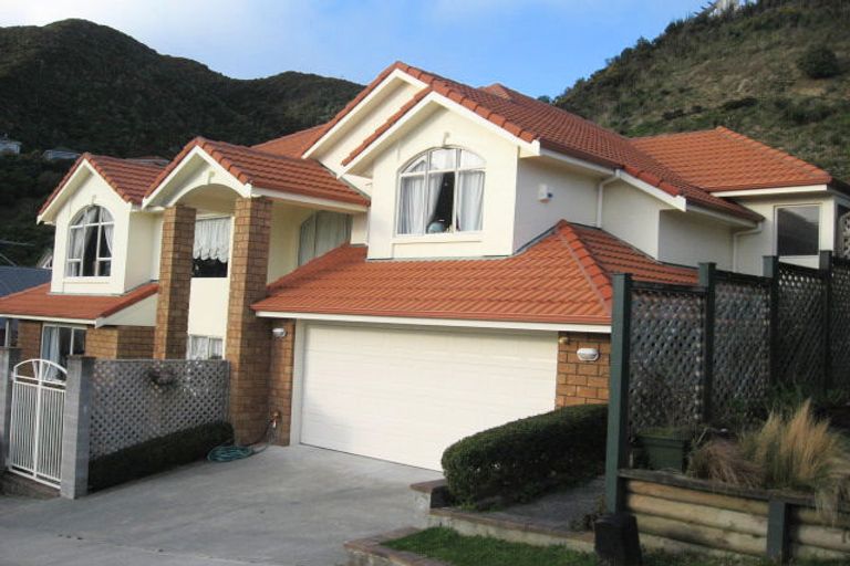 Photo of property in 12 Kapil Grove, Khandallah, Wellington, 6035