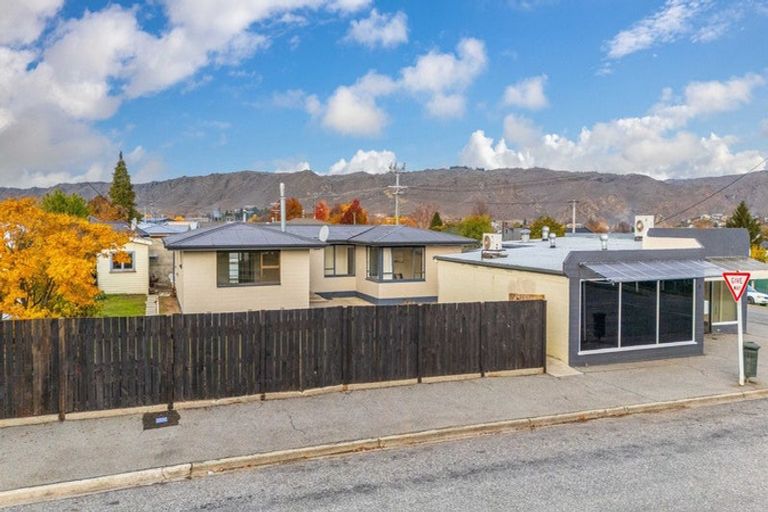 Photo of property in Terrace Stores, 29 Royal Terrace, Alexandra, 9320