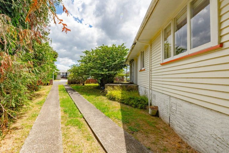 Photo of property in 40 Wellesley Road, Mangere Bridge, Auckland, 2022