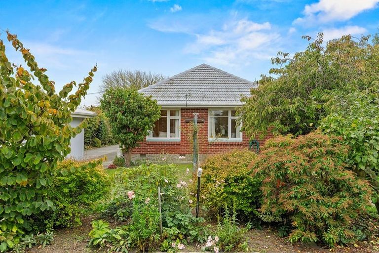 Photo of property in 35 Liverton Crescent, Bishopdale, Christchurch, 8053