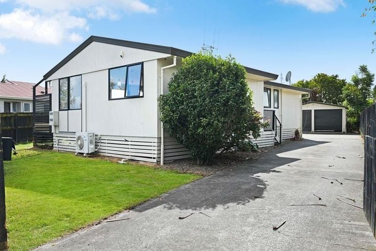 Photo of property in 18 Garland Drive, St Andrews, Hamilton, 3200