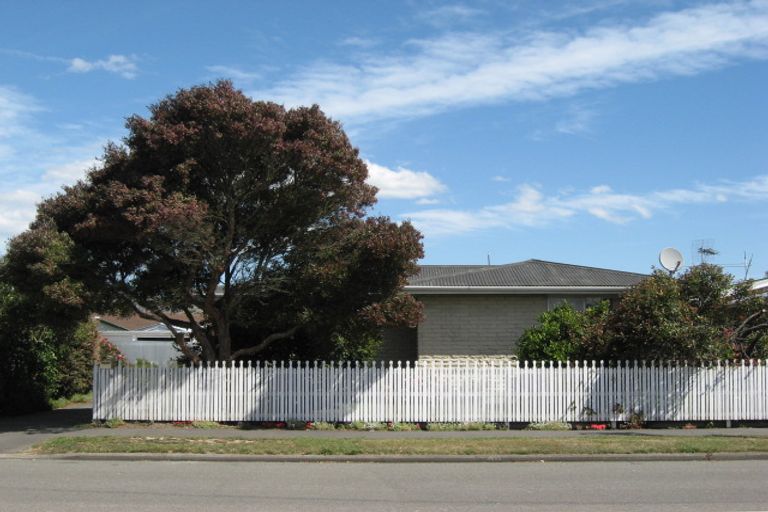 Photo of property in 18 Ruru Road, Linwood, Christchurch, 8062