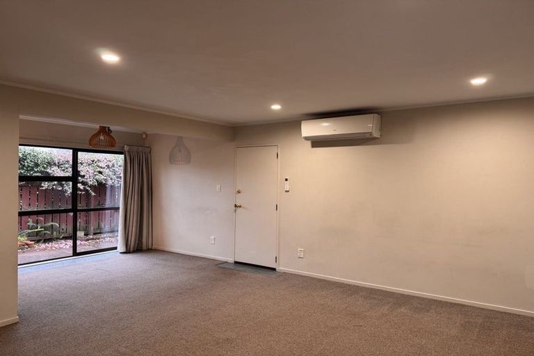 Photo of property in 2/17 Ross Martin Court, Conifer Grove, Takanini, 2112