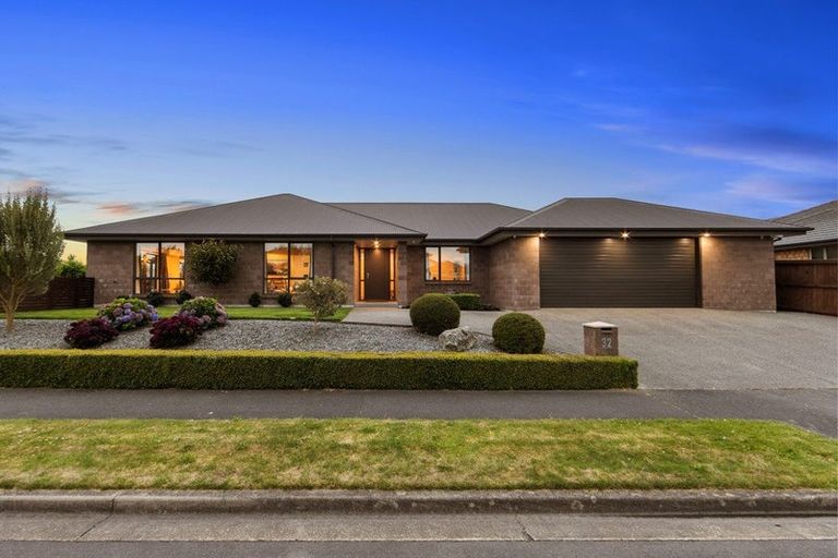 Photo of property in 32 East Ellington Drive, Mairehau, Christchurch, 8052