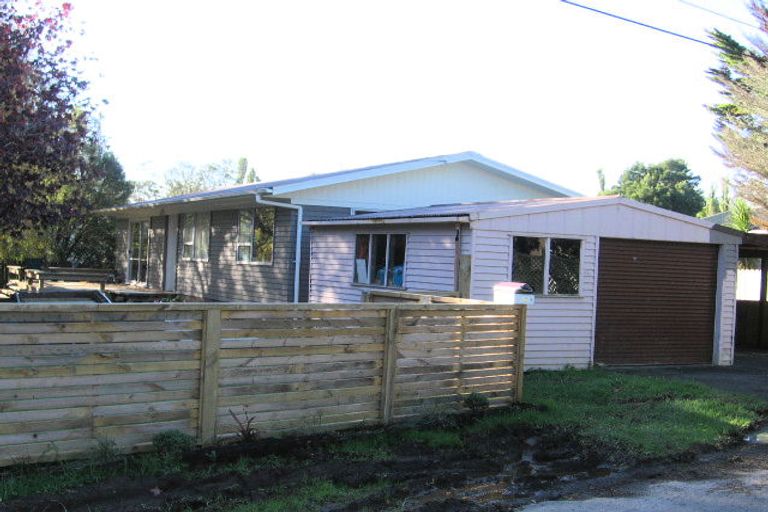 Photo of property in 28 Candia Road, Swanson, Auckland, 0614