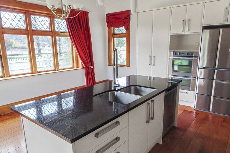 Photo of property in 30 Granville Street, Silverstream, Upper Hutt, 5019