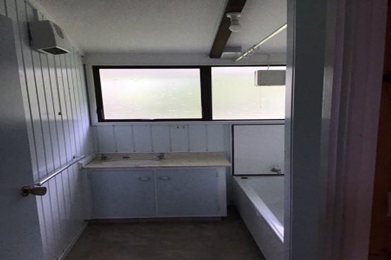 Photo of property in 39 Rautawhiri Road, Helensville, 0800