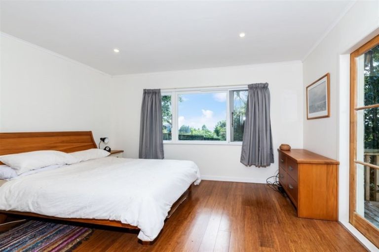 Photo of property in 136 Piha Road, Piha, New Lynn, 0772