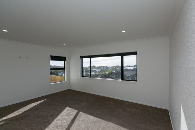 Photo of property in 3f Honeyfield Drive, Whalers Gate, New Plymouth, 4310