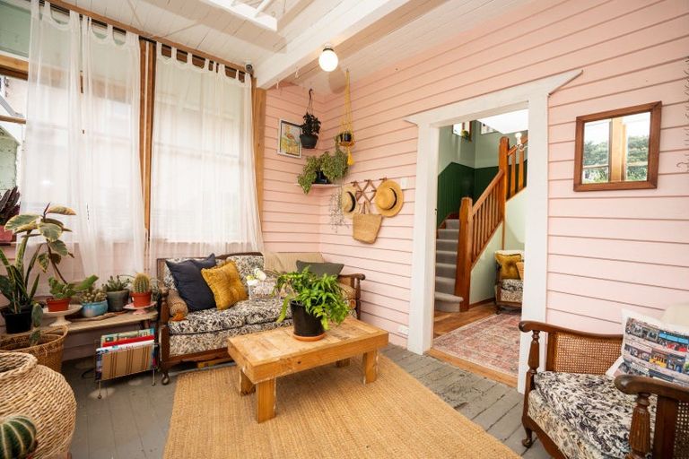 Photo of property in 40 Apu Crescent, Lyall Bay, Wellington, 6022