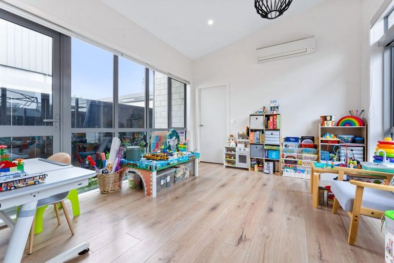 Photo of property in 33 Kanuka Road, Hobsonville, Auckland, 0616