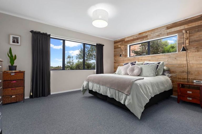 Photo of property in 90 Collingwood Road, Waiuku, 2123