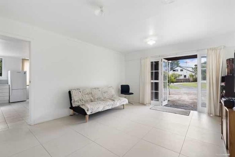 Photo of property in 82b Woodglen Road, Glen Eden, Auckland, 0602