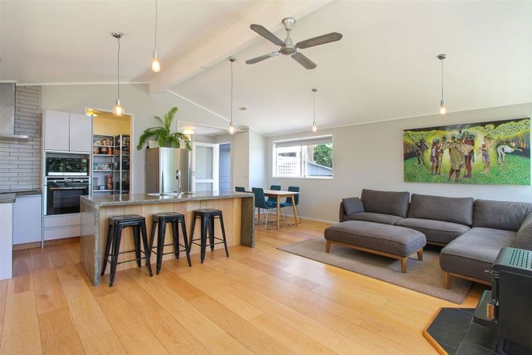 Photo of property in 11 Taihiki Road, Clarks Beach, 2122