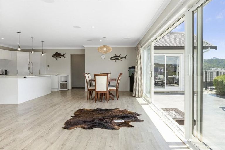 Photo of property in 35 Margaret Shields Avenue, Aotea, Porirua, 5024