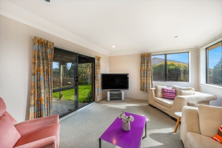 Photo of property in 12 Twickenham Place, Nawton, Hamilton, 3200