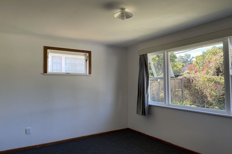 Photo of property in 15 Cliff View Drive, Green Bay, Auckland, 0604