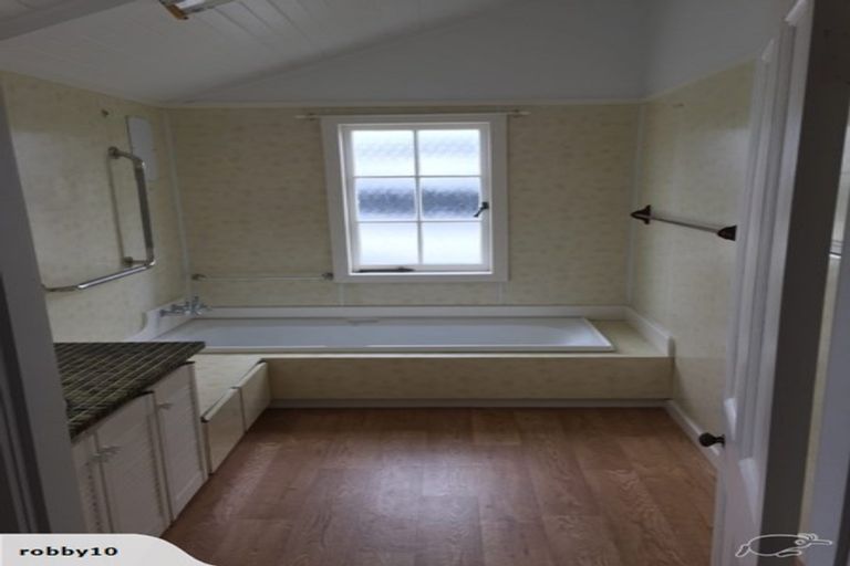 Photo of property in 19 Colombo Road, Waiuku, 2123