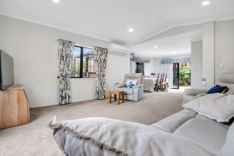 Photo of property in 2 Saxon Woods Drive, Rototuna North, Hamilton, 3210