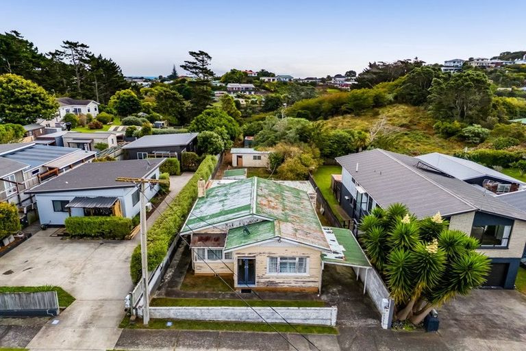Photo of property in 86 Pioneer Road, Moturoa, New Plymouth, 4310
