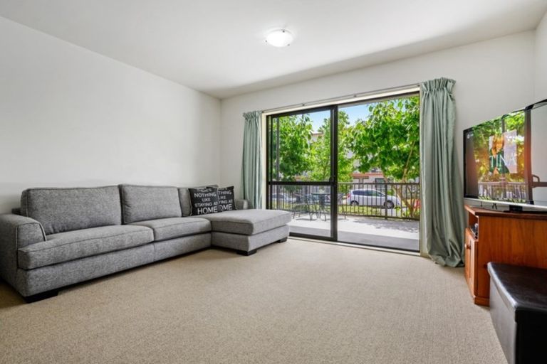 Photo of property in 1/124 Stancombe Road, Flat Bush, Auckland, 2016