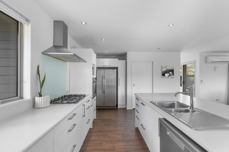 Photo of property in 5 Nerin Square, Lake Hayes, Queenstown, 9304