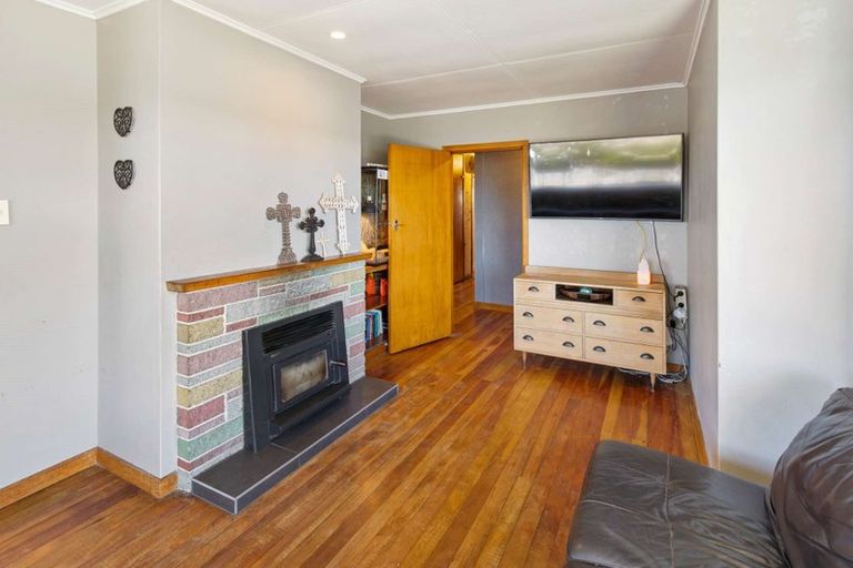 Photo of property in 20 Pamu Place, Waitara, 4320