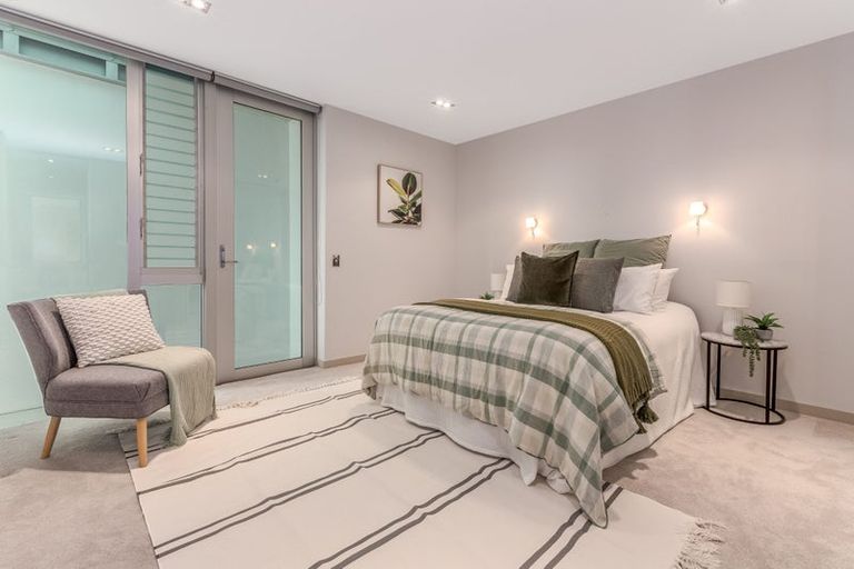 Photo of property in 26 The Crescent, Roseneath, Wellington, 6011