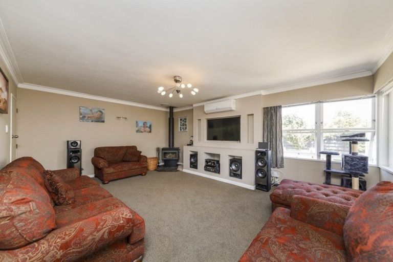 Photo of property in 6 Tabak Crescent, Takaro, Palmerston North, 4412