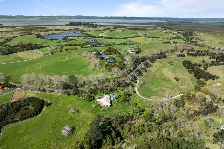 Photo of property in 1175 South Head Road, South Head, Helensville, 0874