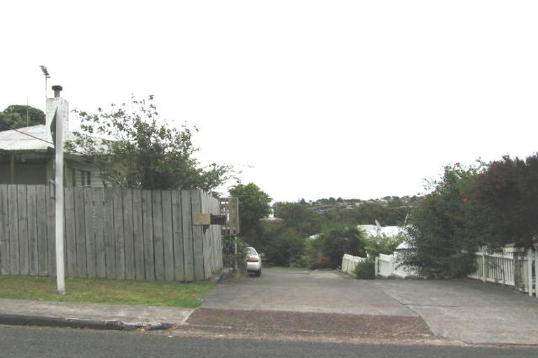 Photo of property in 1/8 Tonkin Drive, Sunnynook, Auckland, 0620
