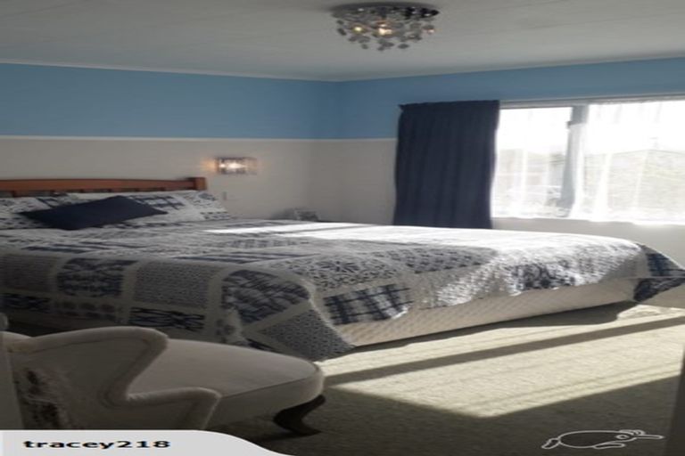 Photo of property in 2 Monarch Grove, Maoribank, Upper Hutt, 5018