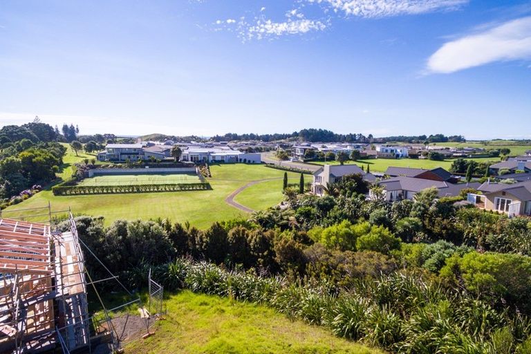 Photo of property in 10 Kakariki Lane, Waiwhakaiho, New Plymouth, 4312