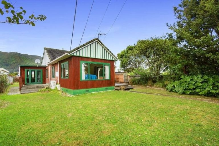 Photo of property in 2 Brook Street, Waiwhetu, Lower Hutt, 5010
