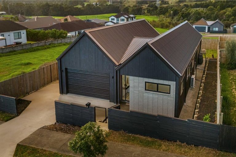Photo of property in 23 Will Street, Huapai, Kumeu, 0810