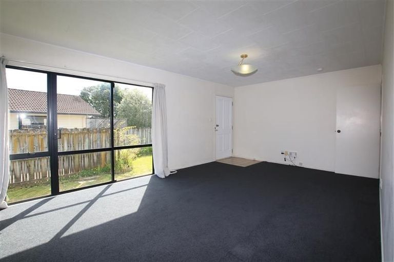 Photo of property in 1/107 Santiago Crescent, Unsworth Heights, Auckland, 0632