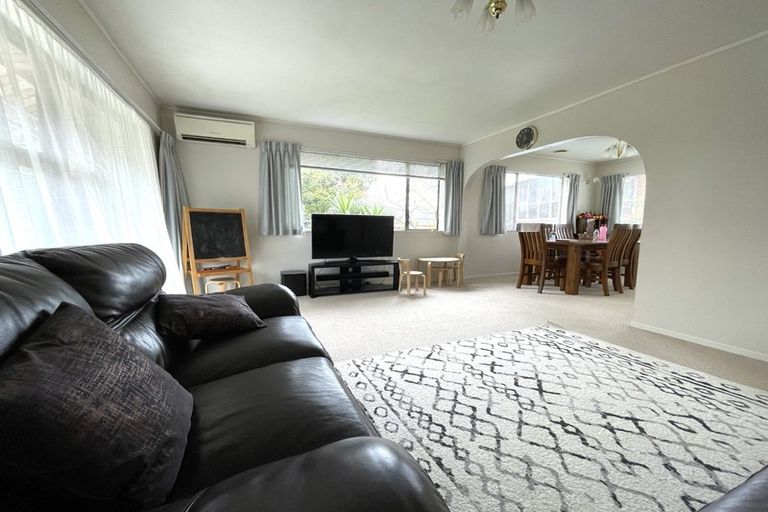 Photo of property in 2/4267 Great North Road, Glendene, Auckland, 0602