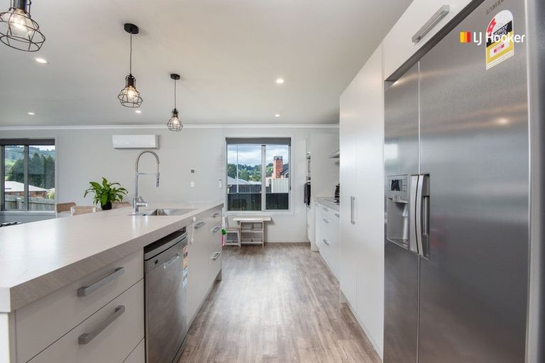 Photo of property in 82 Severn Street, Green Island, Dunedin, 9018