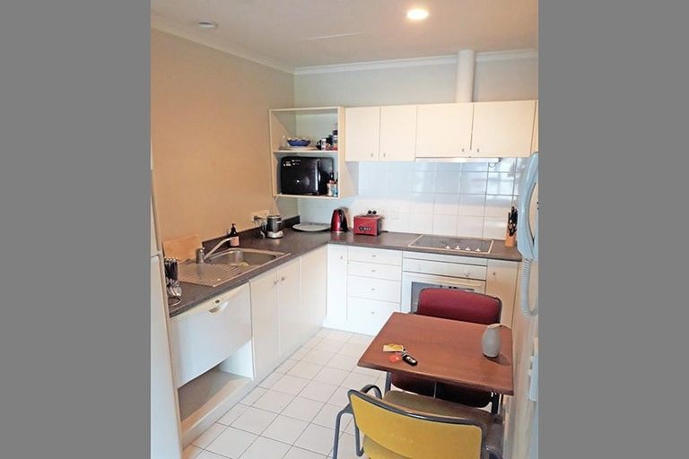Photo of property in 1 Emily Place, Bellevue, Tauranga, 3110