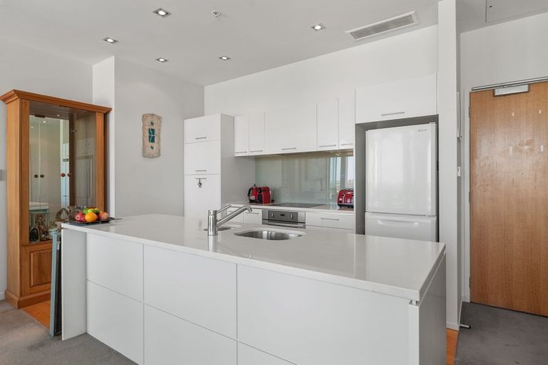 Photo of property in Sentinel Apartments, 905/3 Northcroft Street, Takapuna, Auckland, 0622