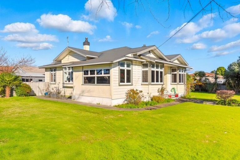 Photo of property in 2 Weraroa Road, Levin, 5510
