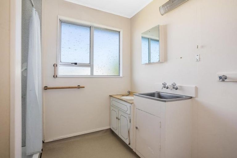 Photo of property in 15a Mckeefry Grove, Tawa, Wellington, 5028