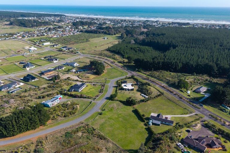 Photo of property in 66 Waitarere Rise Avenue, Waitarere, Levin, 5510
